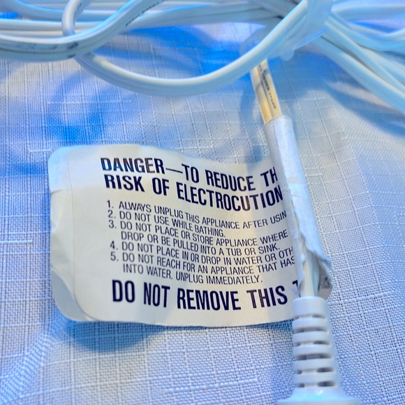 AcuVibe Pro Model Vibrating Massager Curved 2 - Picture 8 of 9